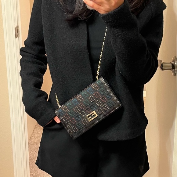 Fendi logo wallet on chain woc clutch skin and leather in black - Picture 7 of 8